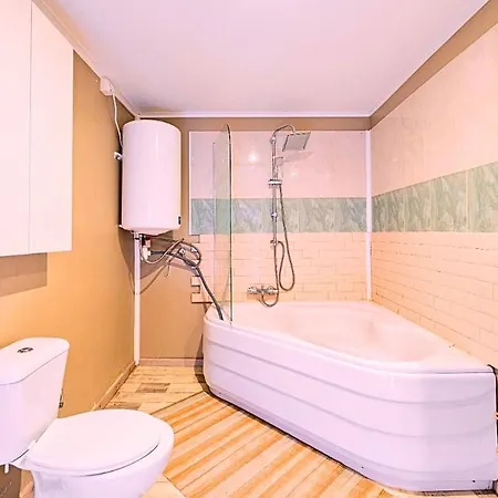Cozy One Bedroom With Garden & Private Parking Homestay szállás